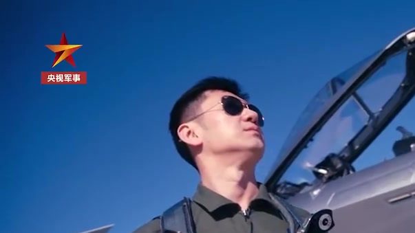 【泪目!歼20飞行员回忆空战英雄姥爷落泪[流泪]】歼-20飞行员陈浏的姥爷是空战英雄刘玉堤