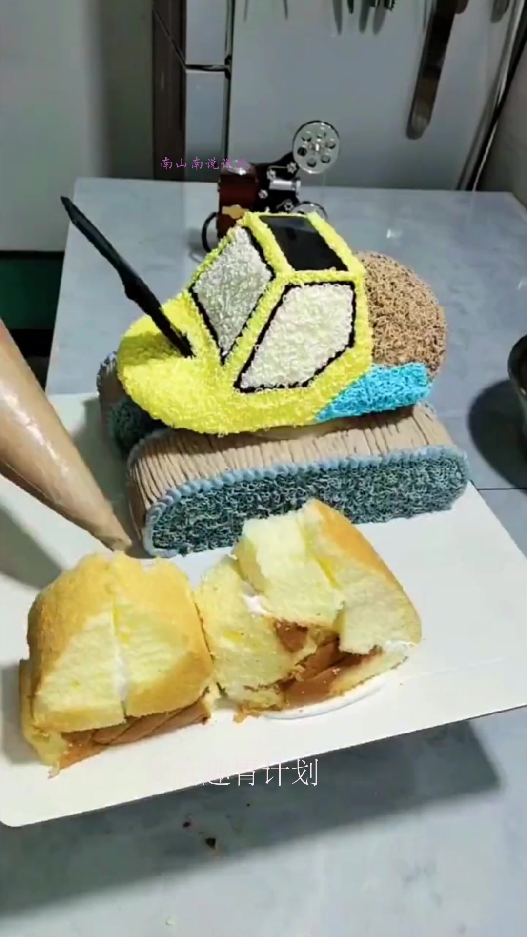 头一次这种挖掘机蛋糕,这哪里是蛋糕,简直就是艺术品!