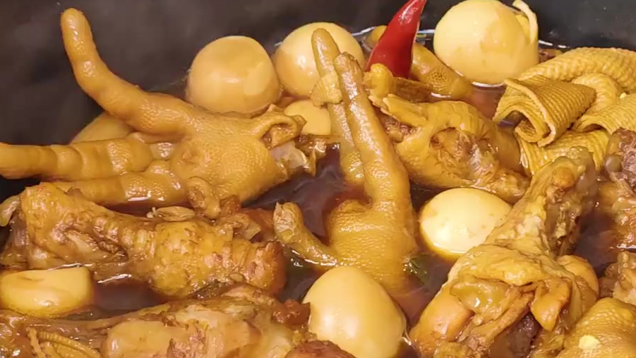 学会这锅卤味,全家人都爱吃,食材配料简单,看着太有食欲了