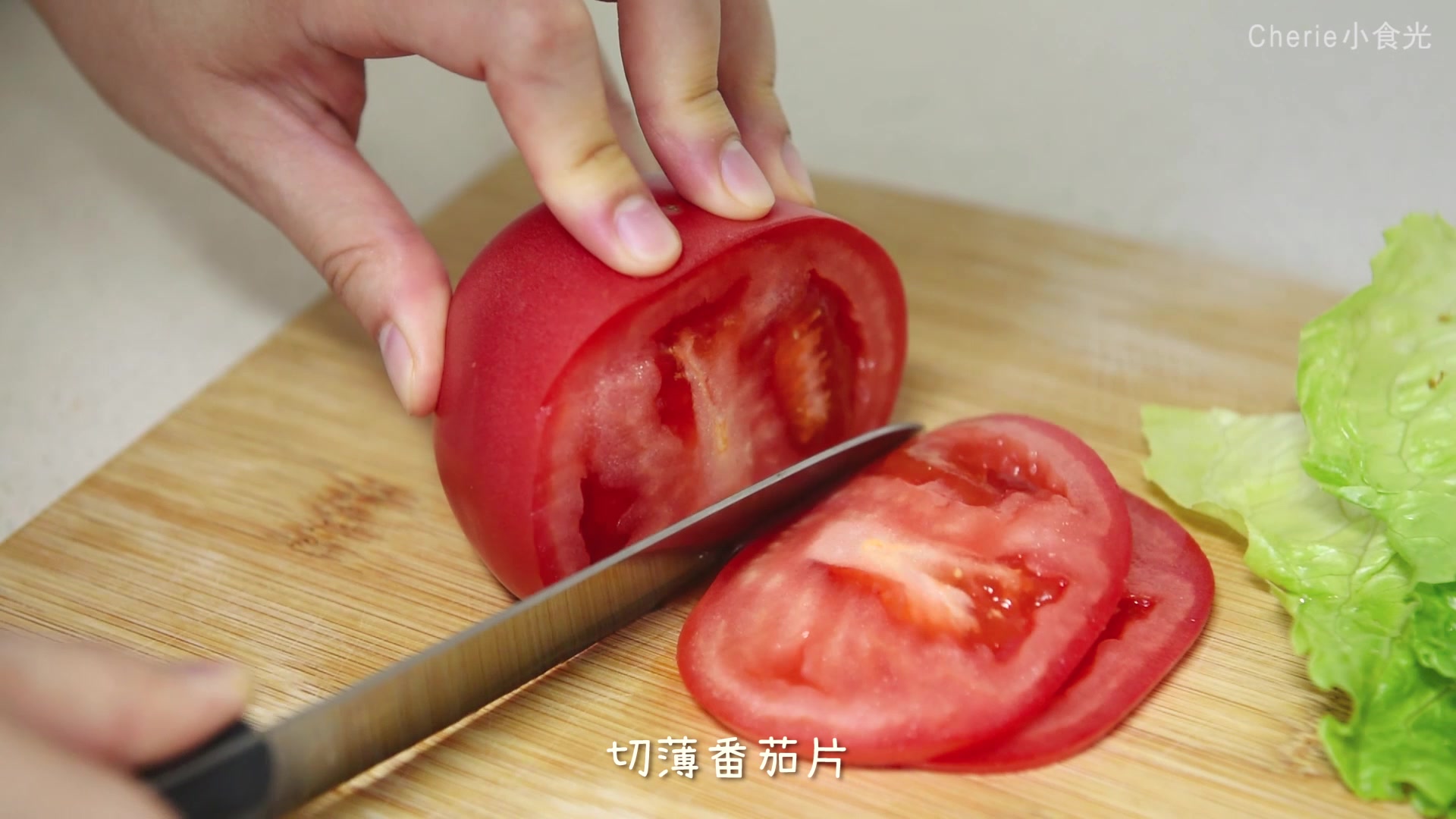 经典早餐【总汇三明治】真的超超超满足! 这么丰盛的三明治你吃过没?由上而下是面包片+鸡胸肉