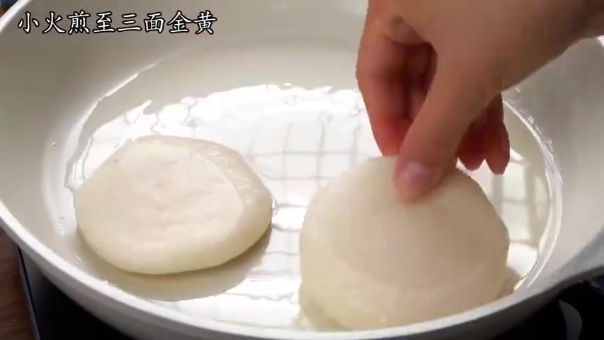 居然还有这种甜滋滋的糍粑做法,搭配黄豆粉和红糖浆,太香了!