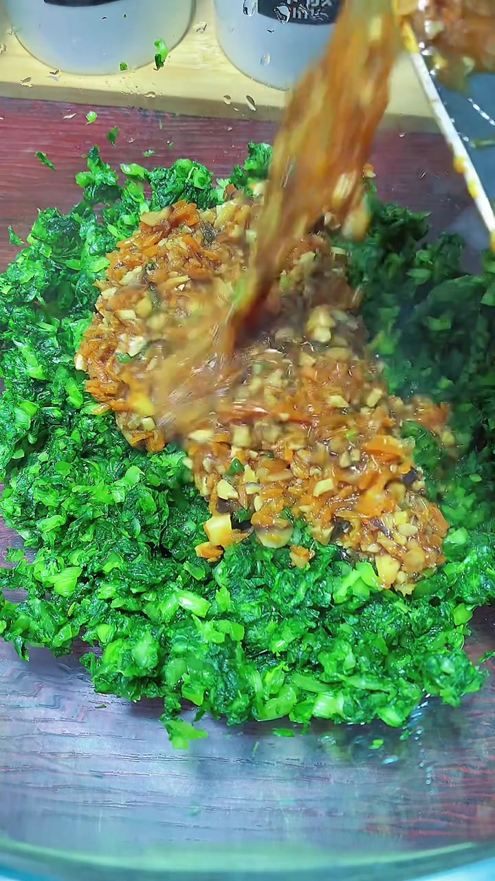 绿色的饺子皮你见过吗?营养健康,特别的好吃
