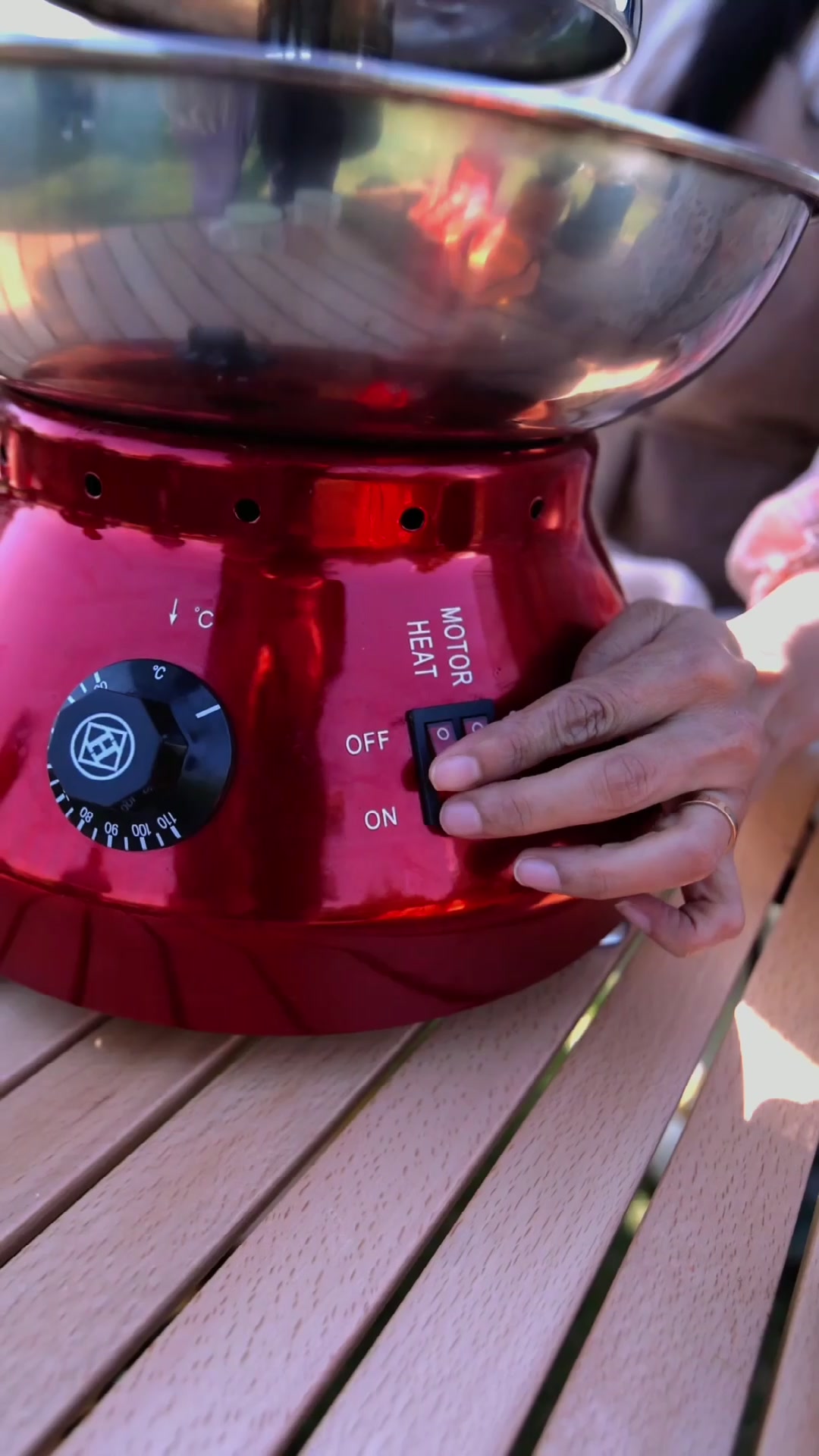 带娃郊游挑战巧克力喷泉