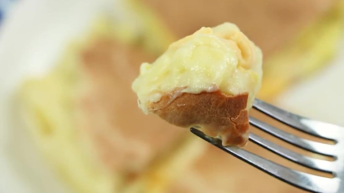 芝士控榴莲星人一定要试试,皮酥内软,糯唧唧的。一口咬下去满满的内馅,芝士和榴莲的组合真的绝