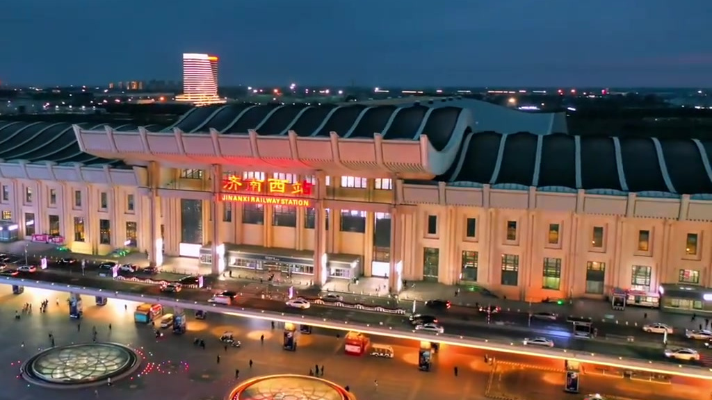 济南晚霞粉红色的晚霞和济南西站很搭哦!via抖音:看见济南朱俊