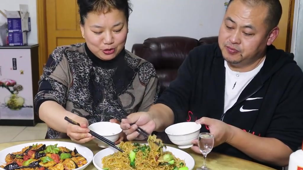 饭店做的炒米粉怎么这么好吃? 饭店做的炒米粉怎么这么好吃?大厨教你在家做,一周吃5次不会腻