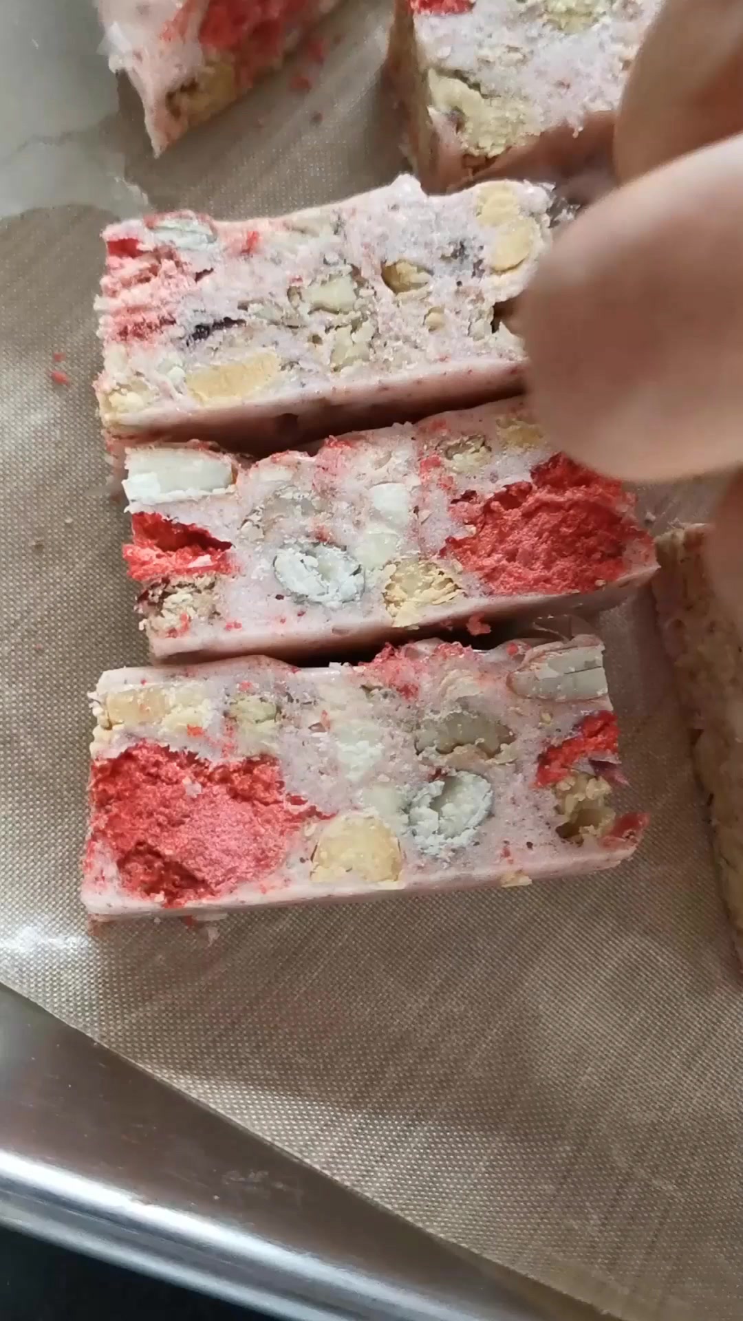 不用棉花糖用麦芽糖也能做高颜值的牛轧糖,你确定不看看吗?
