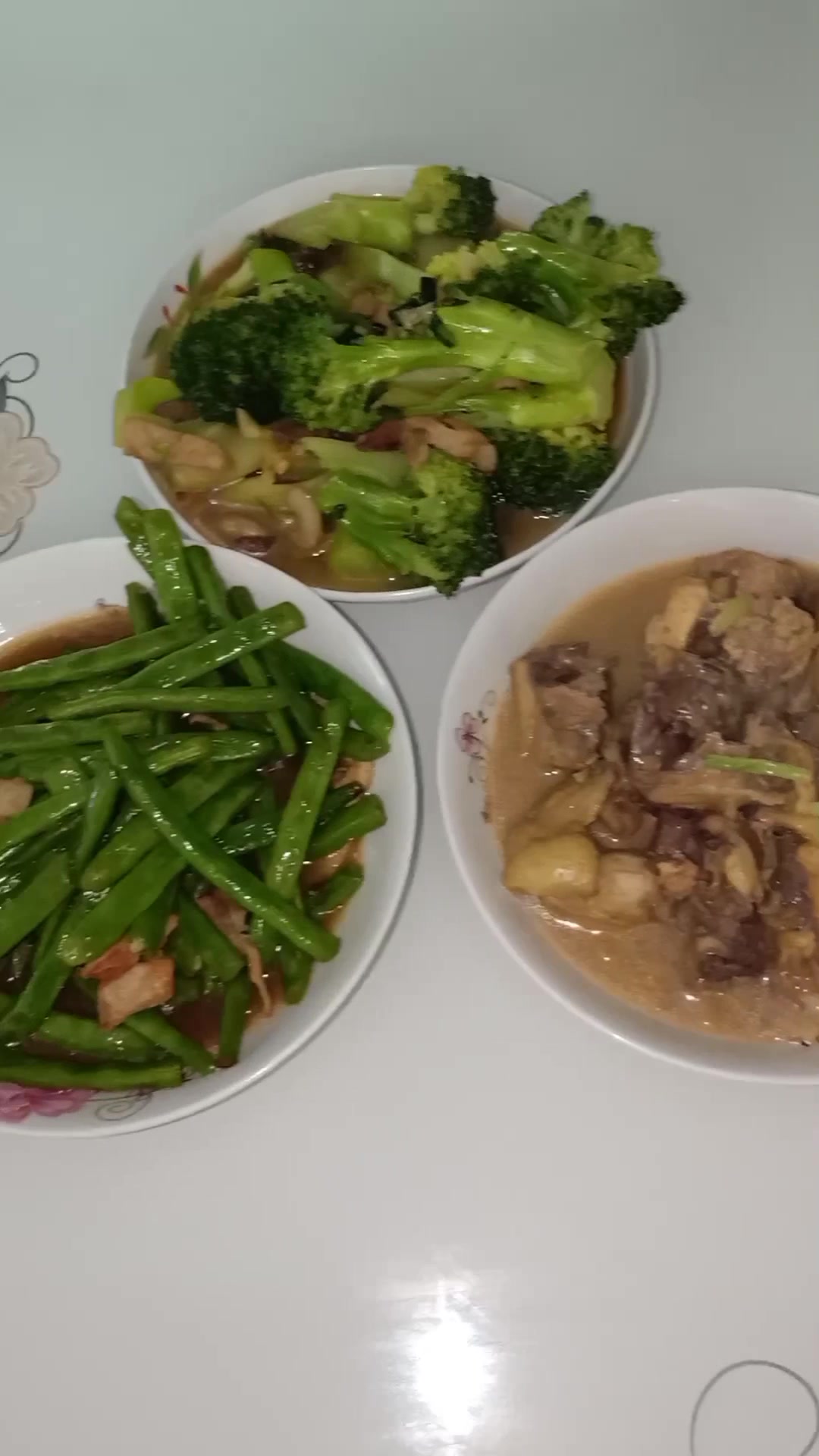 今天晚餐西兰花,四季豆肉丝炒鸡肉