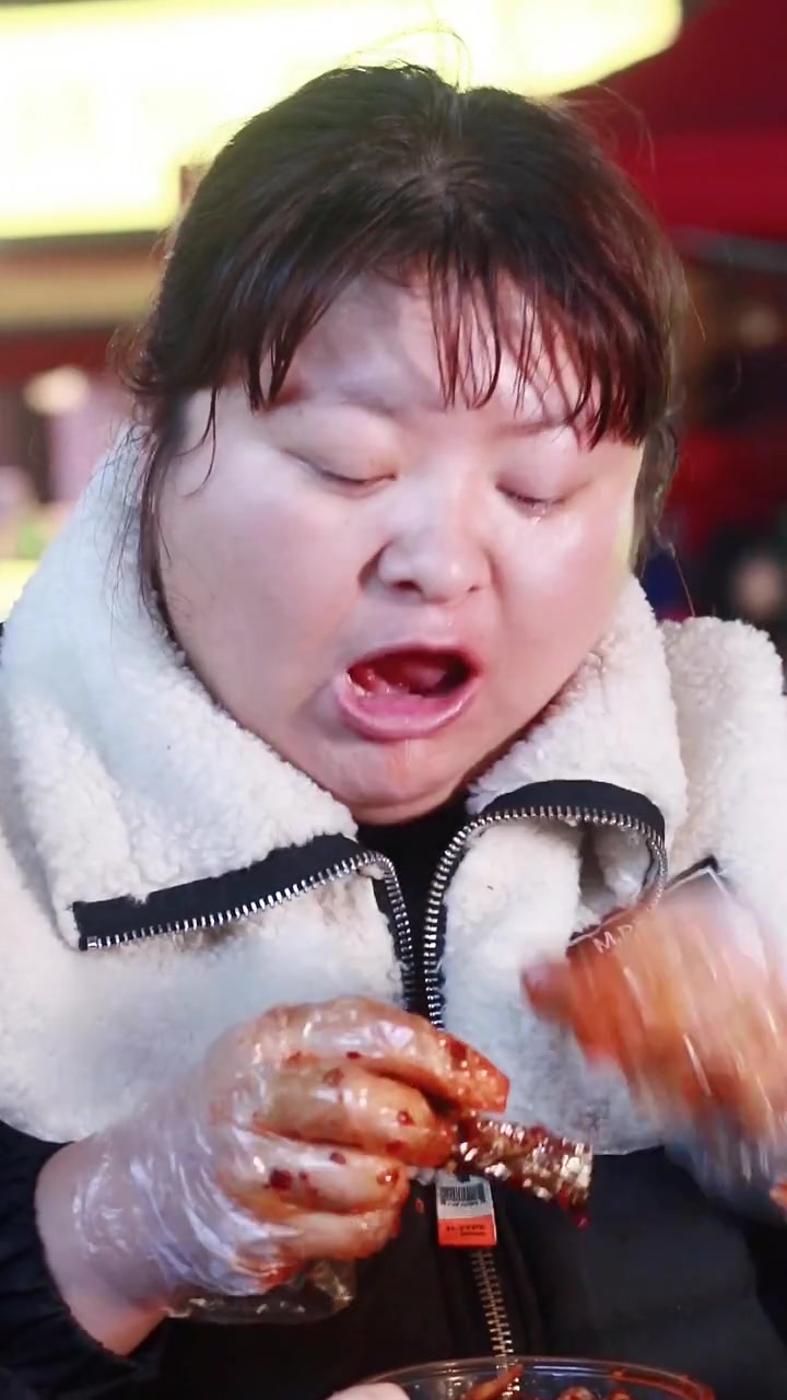 一条鱼尾100元,王者说要吃出一套房来