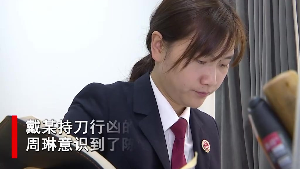 【的哥劝说行凶嫌犯投案自首 获“见义勇为先进个人”称号】5月19日,长沙市雨花区政法委副书