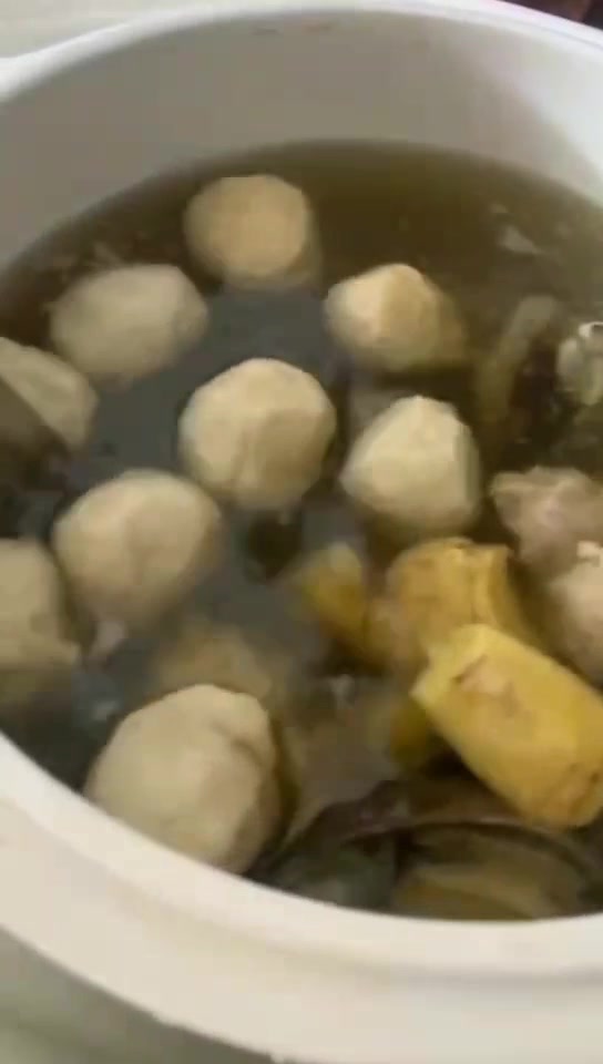东山岛海鲜: 炖鲍鱼丸子汤,味道美极了,中鲍鱼一斤16头左右