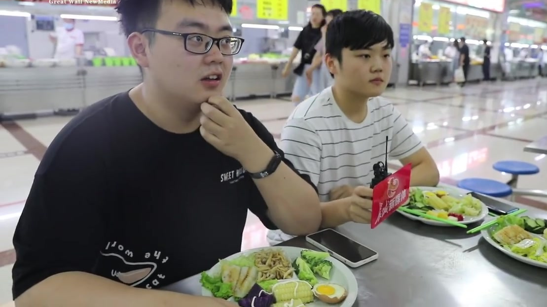 【又是别人家的学校[酸]河北一高校餐厅推出健康减脂套餐】近日,河北师范大学第二餐厅推出了“