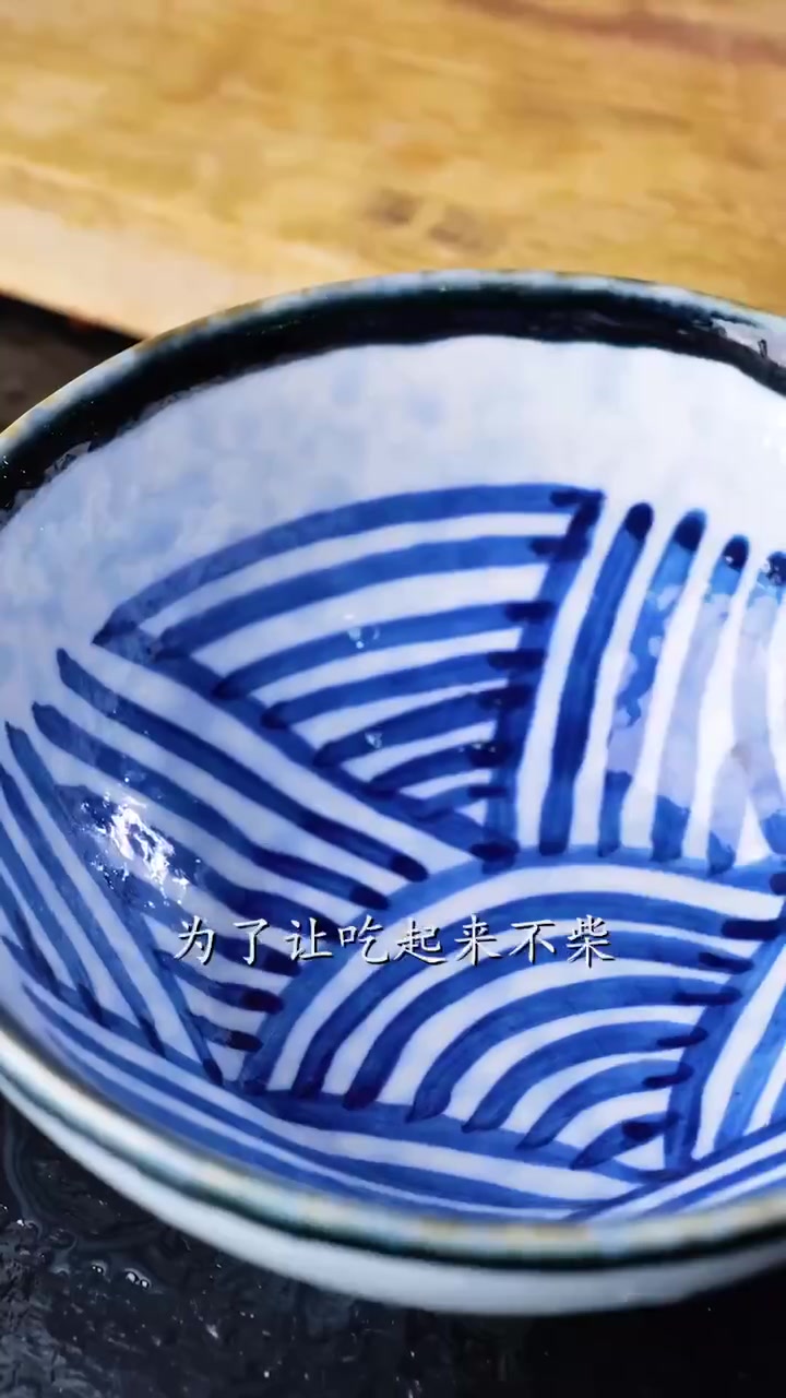 香浓顺滑的皮蛋瘦肉粥、最好吃最简单的方法就是这个视频了!