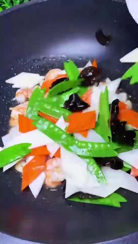 家庭做法的时蔬小炒营养丰富,口味鲜美,