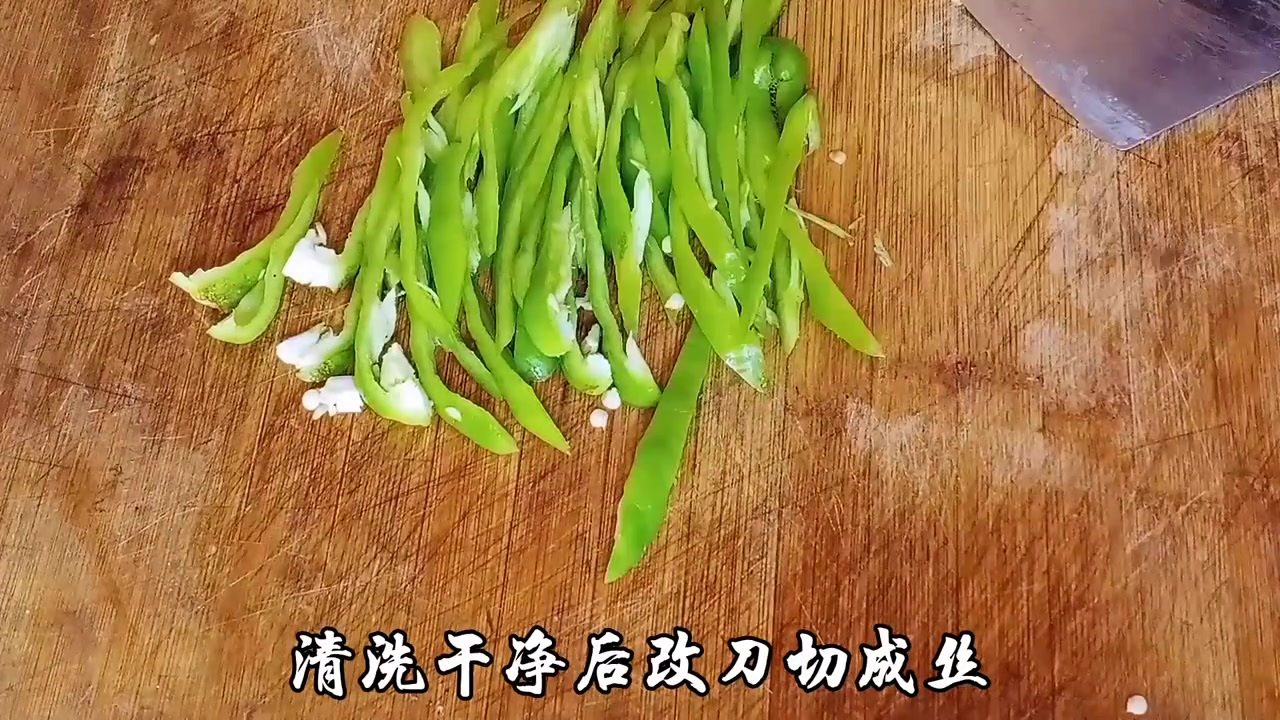 #美食# #美食做法# 家常肉炒三丝的诀窍,嫩滑鲜美,香辣可口,营养丰富,好吃下饭又下酒。