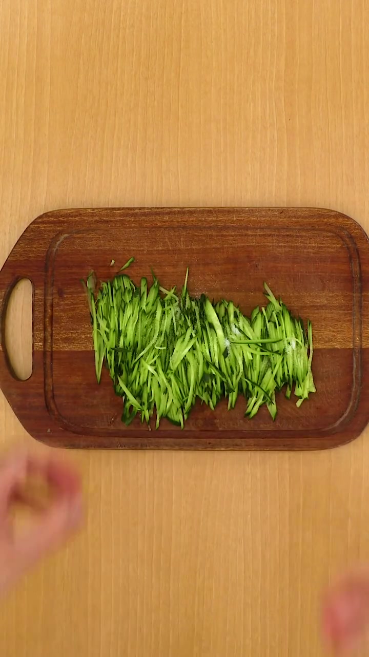 凉爽的火腿凉拌黄瓜,简单方便,用冰箱里剩的食材随手可做