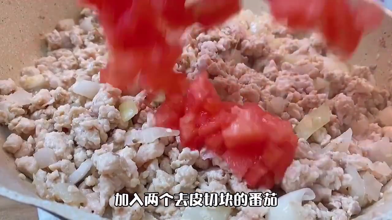 家庭版番茄鸡肉千层面,超级美味,get√馄饨皮新吃法,全家都爱吃~ (m)