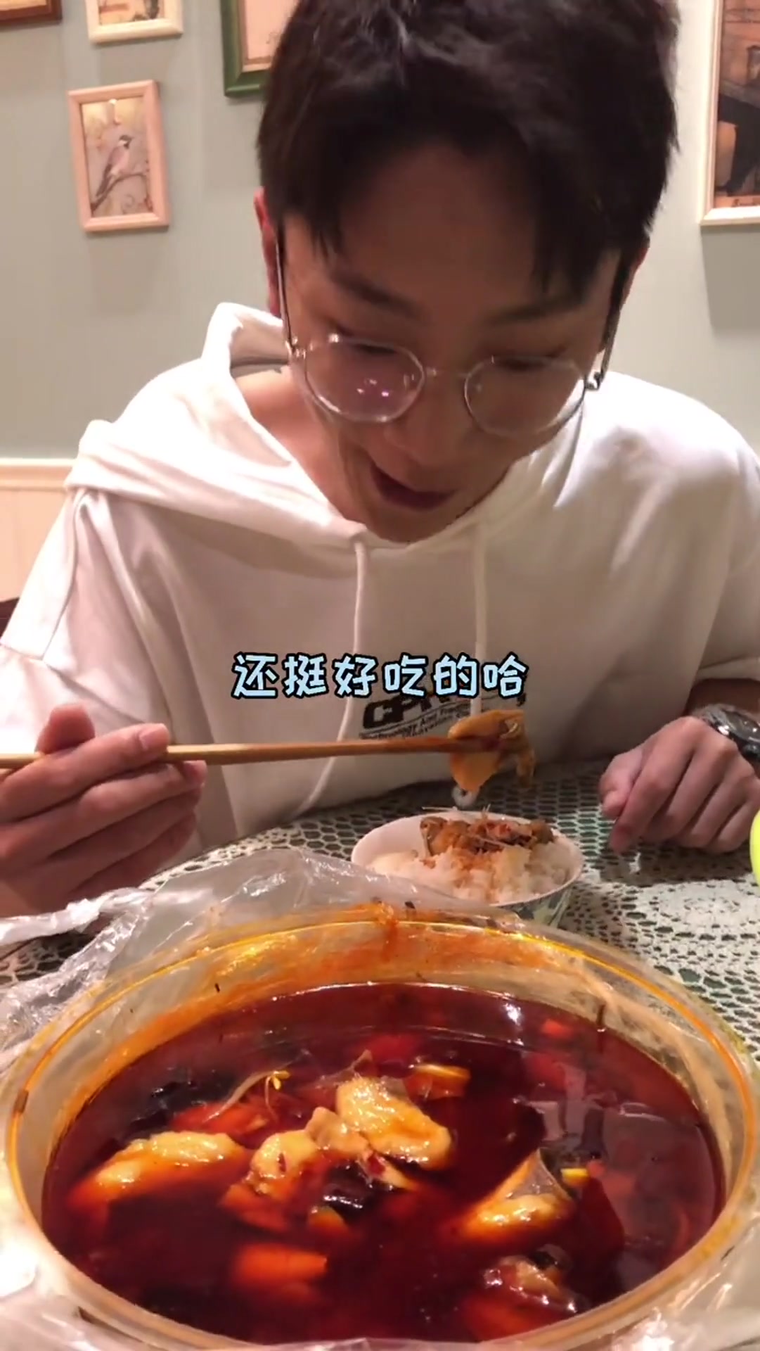 想吃鱼不会做怎么办,看完视频就懂了,鱼:这辈子没这么无语过
