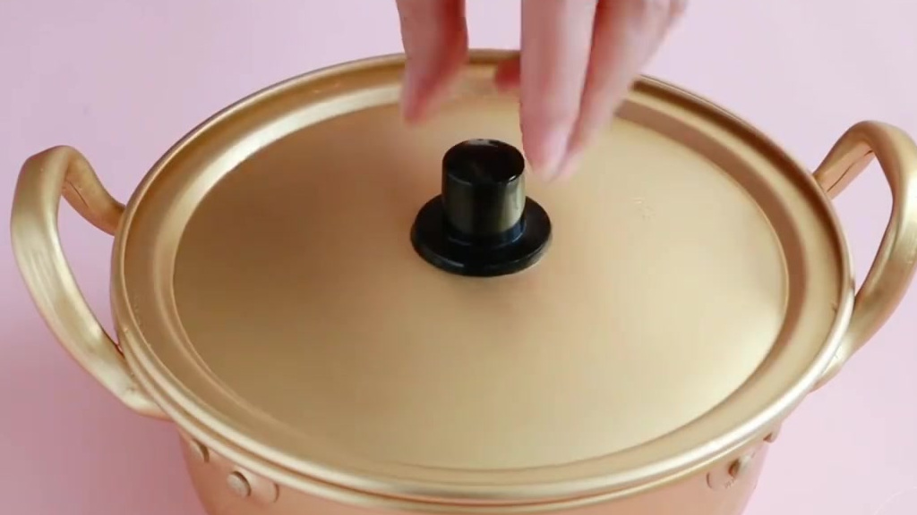 ????5分钟就能开吃!酸辣开胃,一人食必备 这个酸辣粉家里真得备上,一个人的晚餐就吃它了,5分