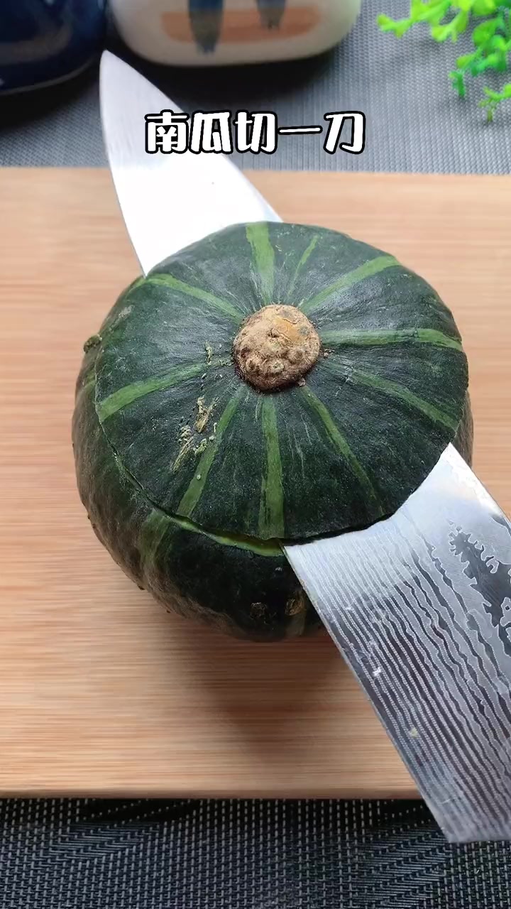 贝贝南瓜蒸蛋很适合宝宝吃