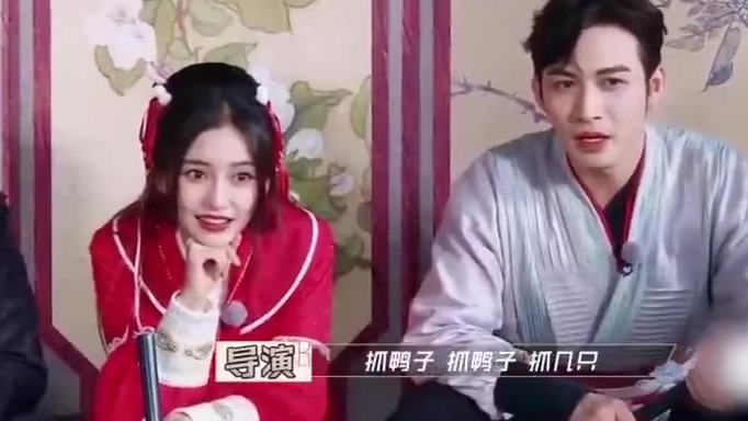 哈哈哈哈哈哈哈哈没想到张彬彬偶像包袱还挺重也是怕拍出来不好看的照片影响自己的商业价值吗来看