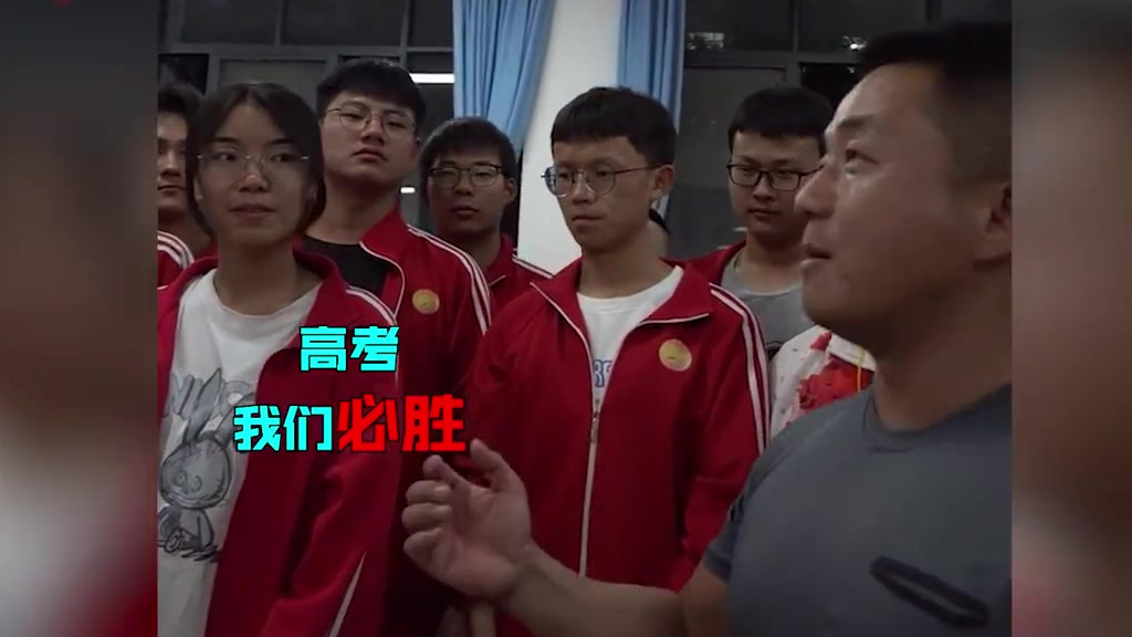 【云南高三老师买6层蛋糕给学生惊喜 :希望他们金榜题名,高考必胜】#高考加油# 5月30日