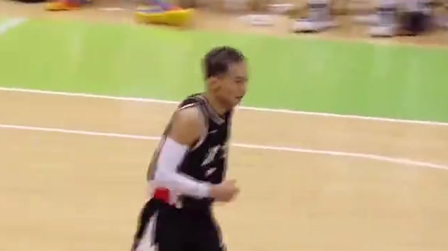 啊啊啊!传说中发际线跟不上跑动速度的人。。。福建后卫汤杰经纪公司官方宣布,将助其参加202