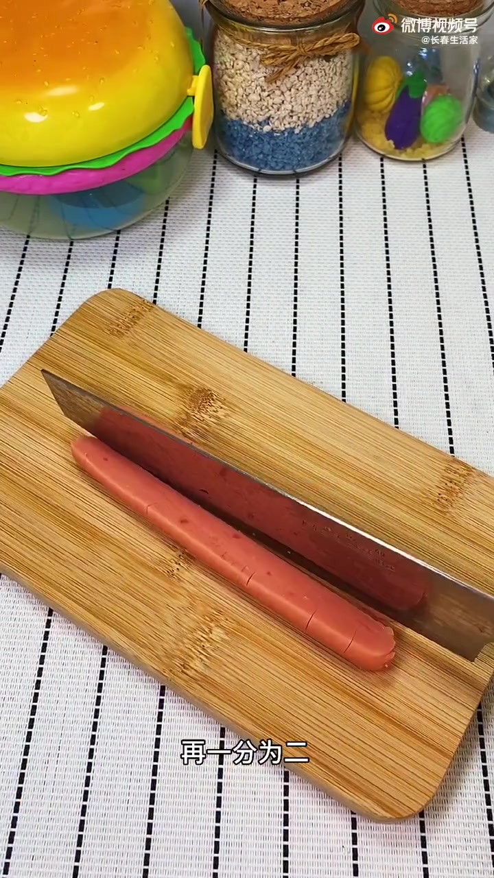 充满童真的日子里,给小朋友们做一份太阳花煎蛋当早餐真是再美妙不过了简单易学,吃出高颜值#儿