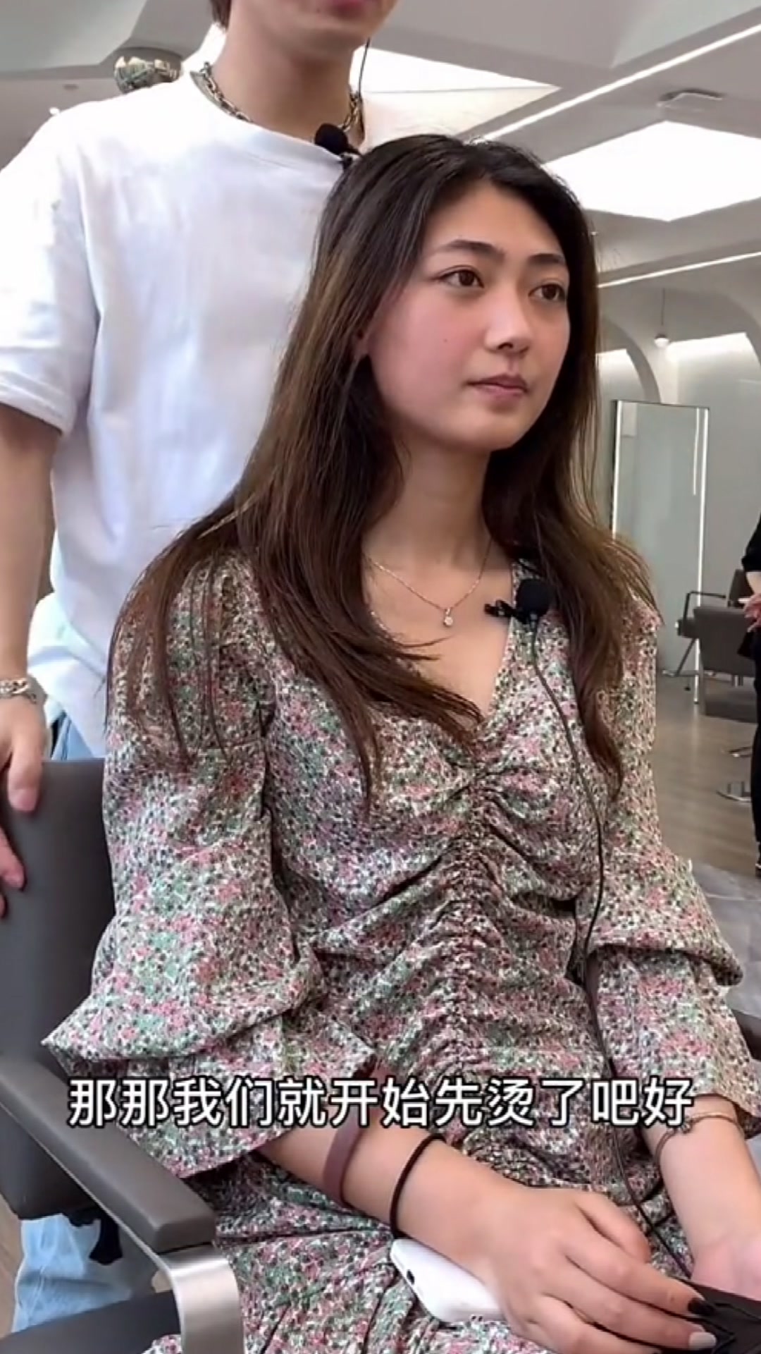 中长发推荐的烫发发型+减龄显脸小是必须的可甜美可温柔+自然