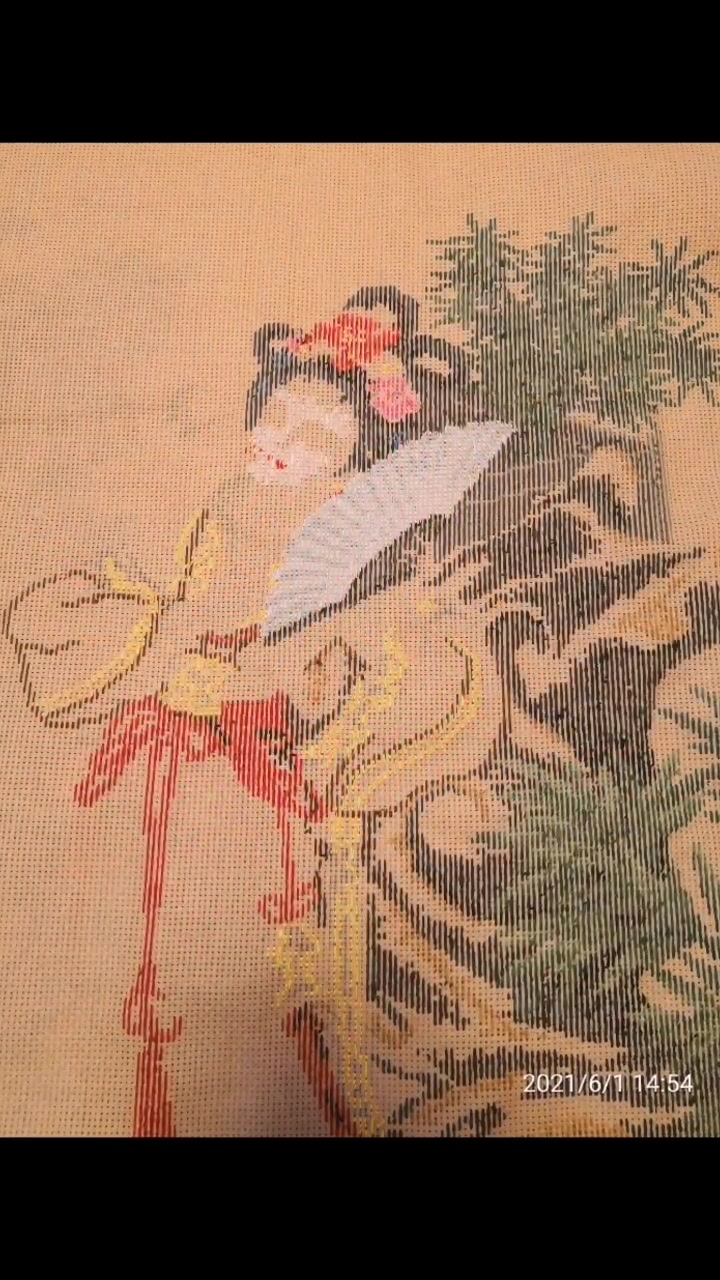 《红楼梦》十二金钗,第一个美女快绣成了,喜欢的请点赞并关注!