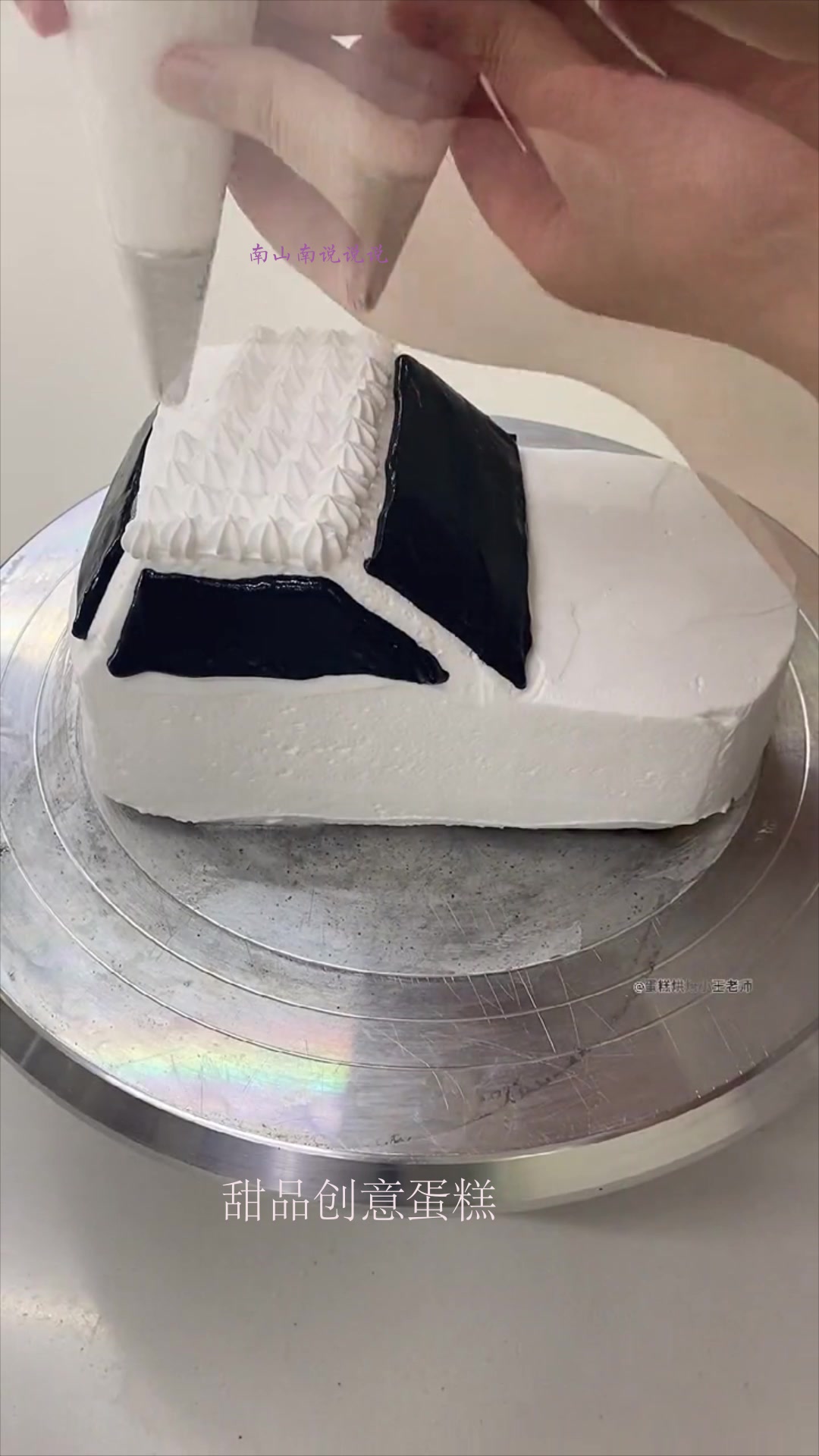 给儿子订的生日蛋糕,看到成品后,我一个大男人看着都喜欢!