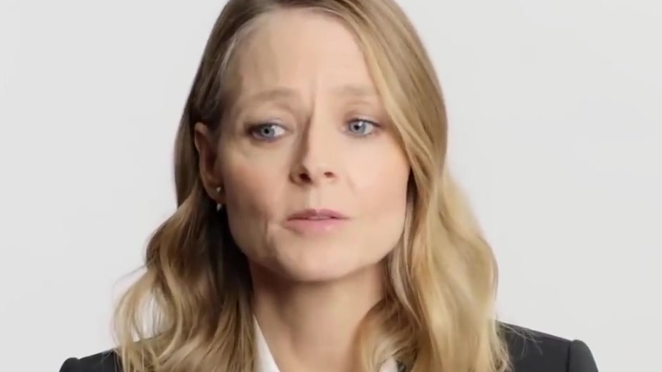 朱迪·福斯特49岁选择主演的电影《海狸先生》,表示可能是自己也到了中年危机,电影题材很符合