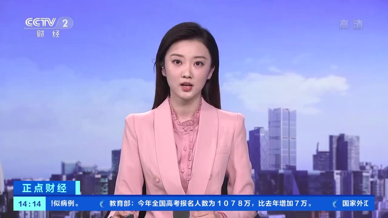 【四大家鱼持续涨价&nbsp;养殖户:淡水鱼价格翻番】连日来,不少消费者反映,现在青鱼、草鱼、白鲢、