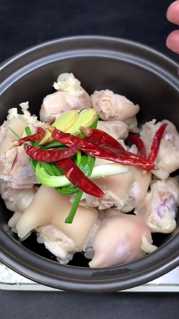 分享家常简单易学的红烧猪蹄做法,爱吃蹄蹄的记得收藏