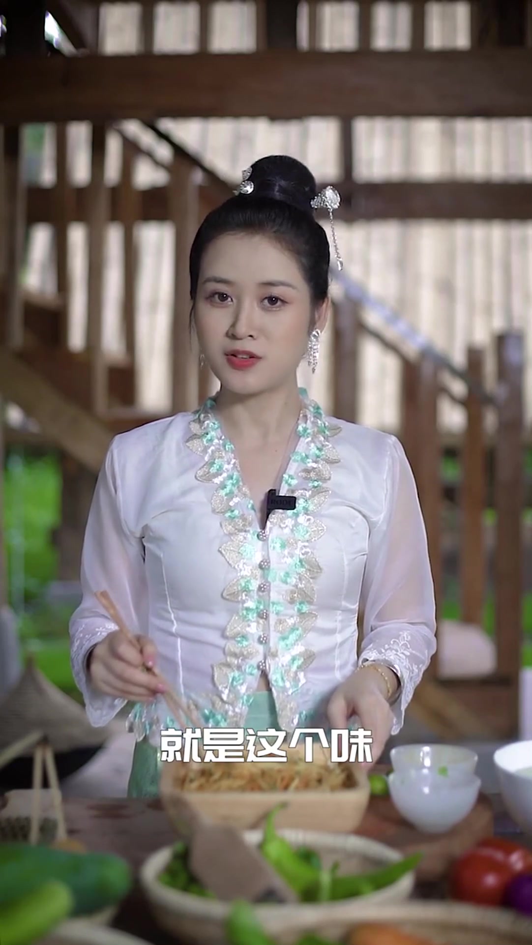 西双版纳女孩教你在家也可以做凉拌木瓜吃,你学会了吗?