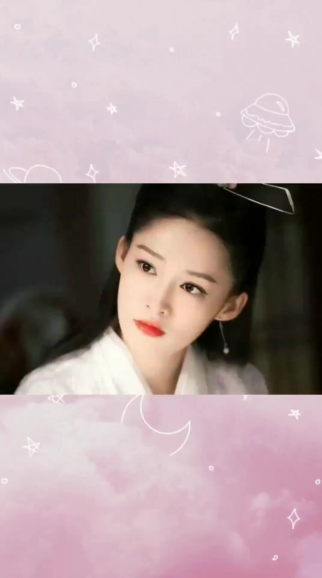 李沁的坐姿火了,被网友称为“鱿鱼坐”,一般女人学不来!