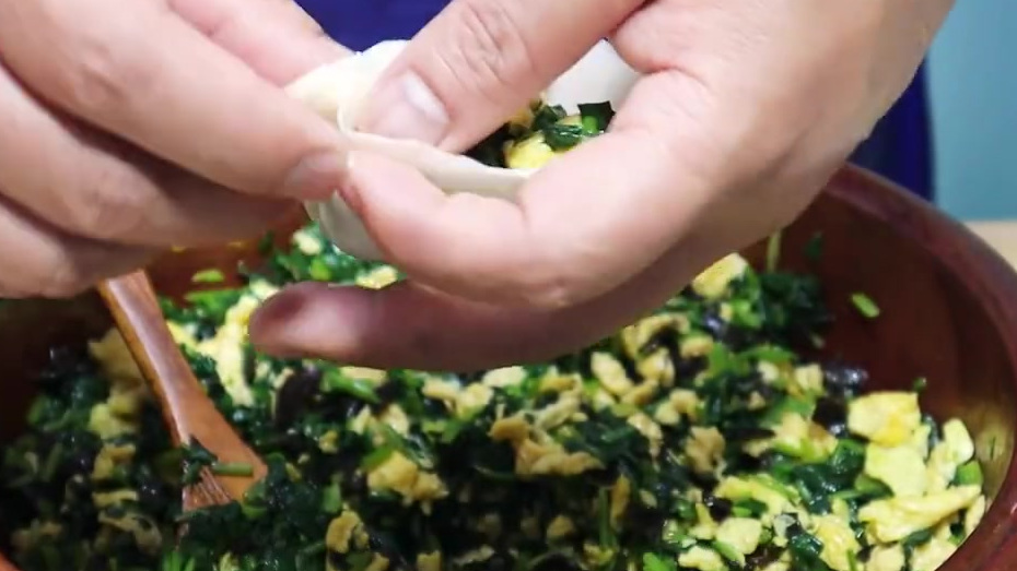 包子懒人新吃法,各个皮薄馅大 包子懒人新吃法,不发面不揉面,各个皮薄馅大,晶莹剔透!