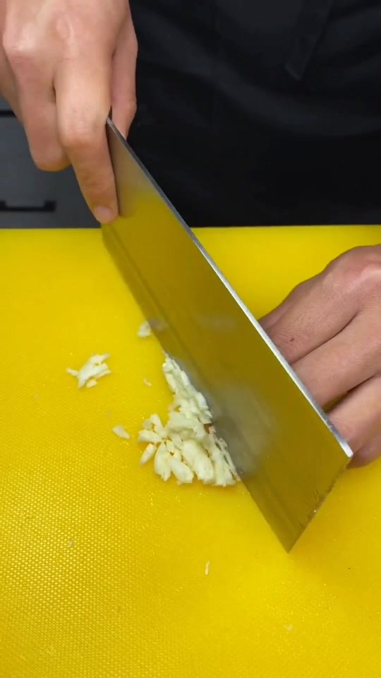 一道好吃的家常菜,炝炒小白菜,好吃入味非常美味!