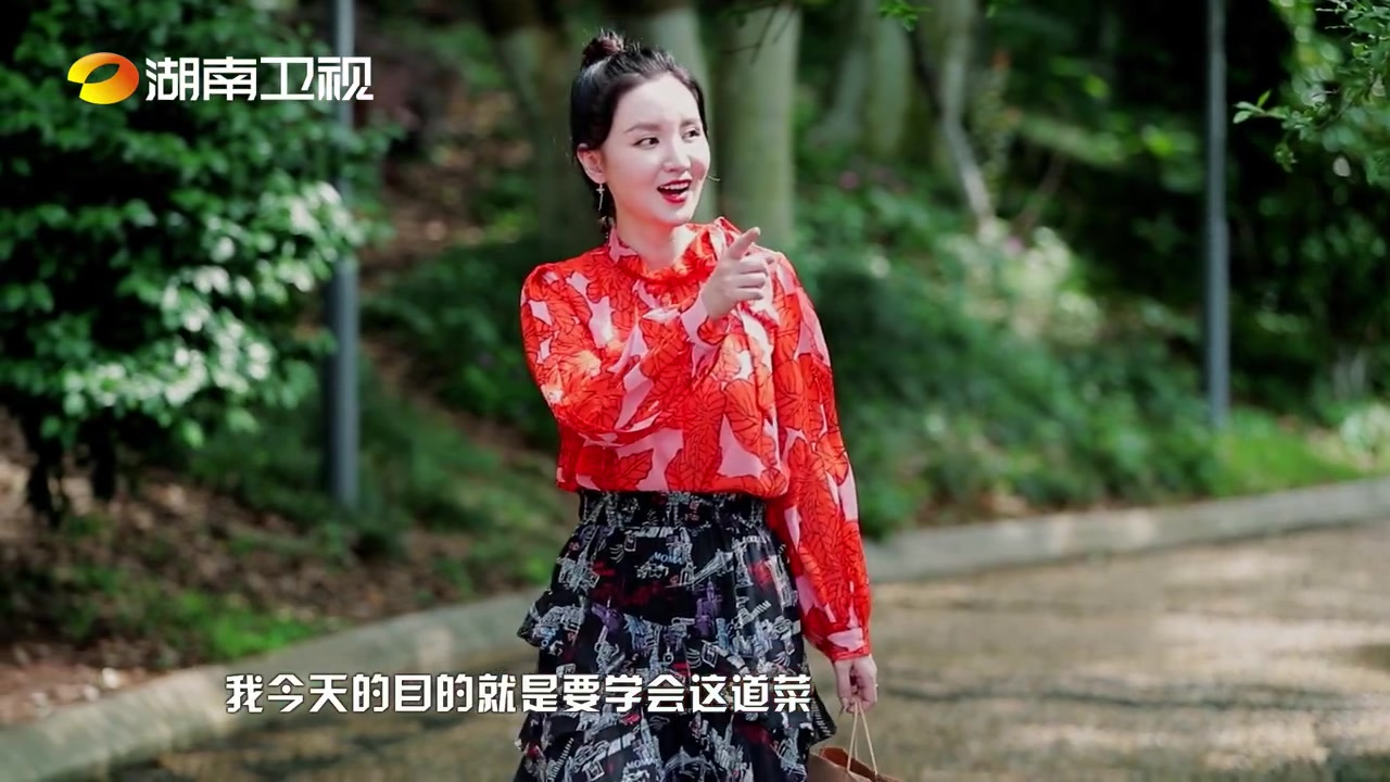 &nbsp;@张萌 因为怀念浪姐录制期间和姐姐们抢着吃的广电八宝鸭,特地来 周六做好菜 向林大厨@林