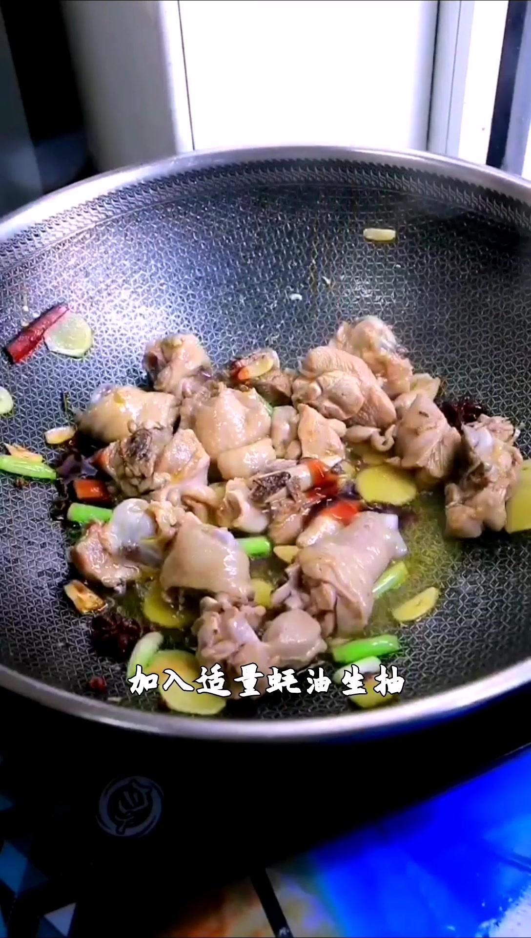 小鸡炖蘑菇,好吃又下饭。