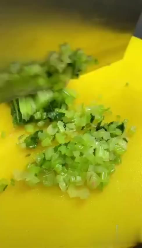 特色美食——芹菜鸡蛋饼