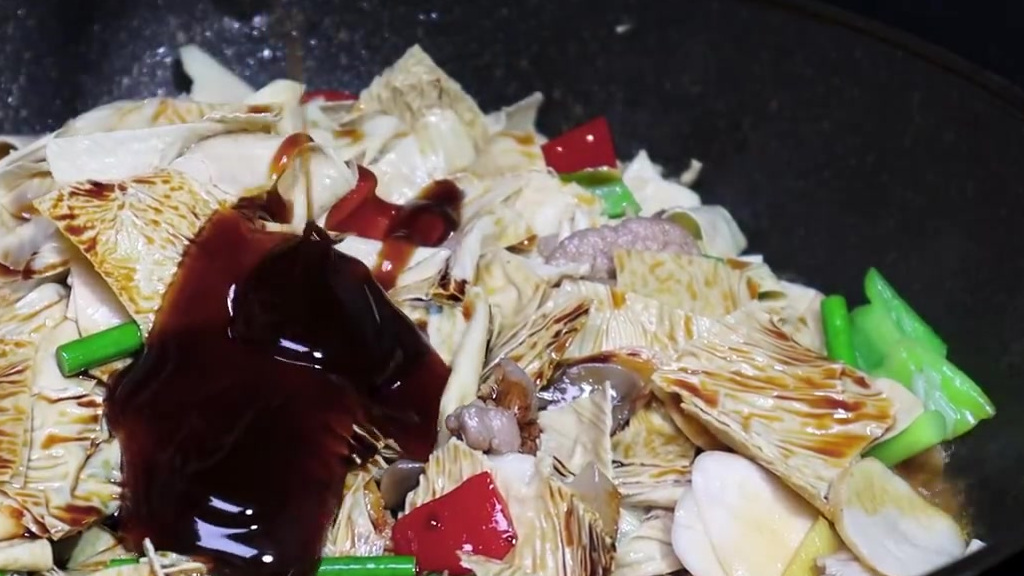 豆腐皮我家就爱这样吃,香辣入味超下饭 豆腐皮我家就爱这样吃,香辣入味超下饭,看着就有食欲!