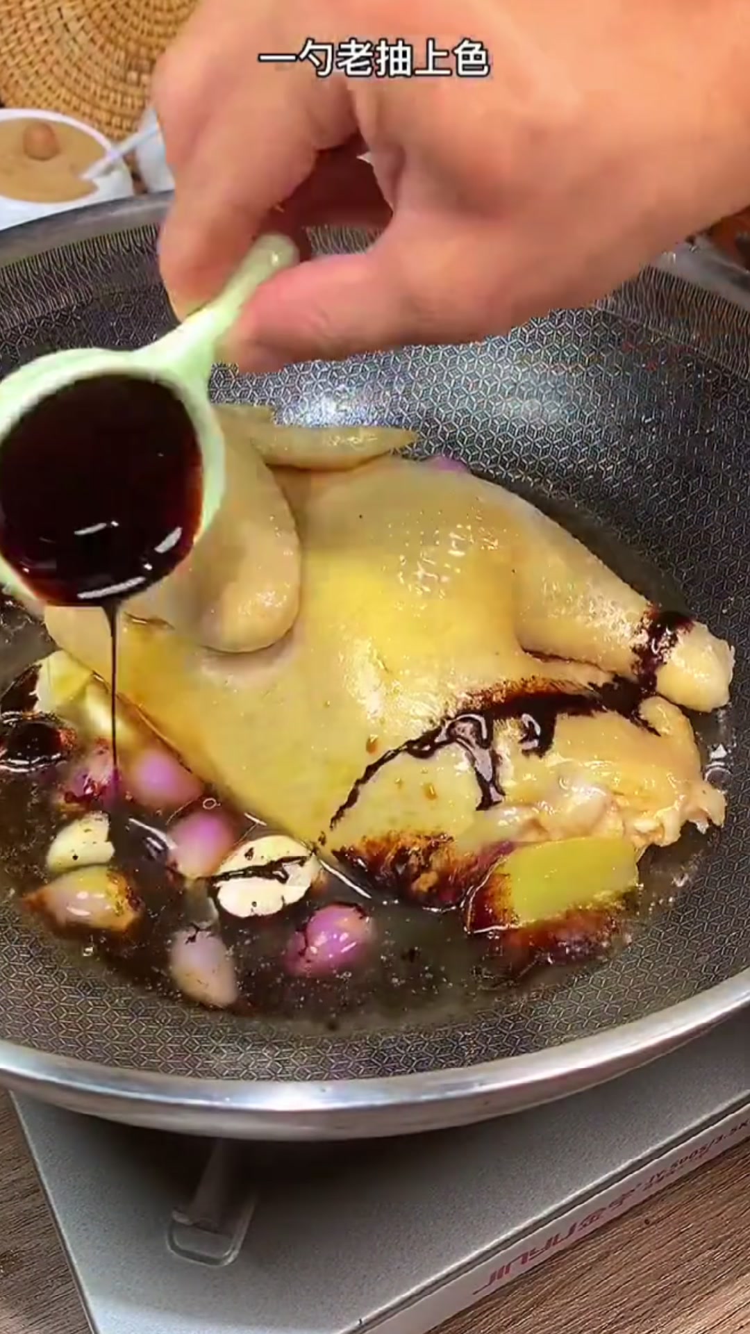 鸡好吃的做法之一就是豉油鸡,广东传统名菜,做法简单又好吃