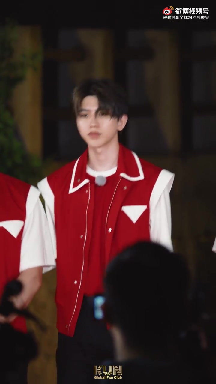 &nbsp;· #fanstube# 暑气是这个盛夏的热气腾腾也是看心动的人加快的心跳@蔡徐坤 #奔