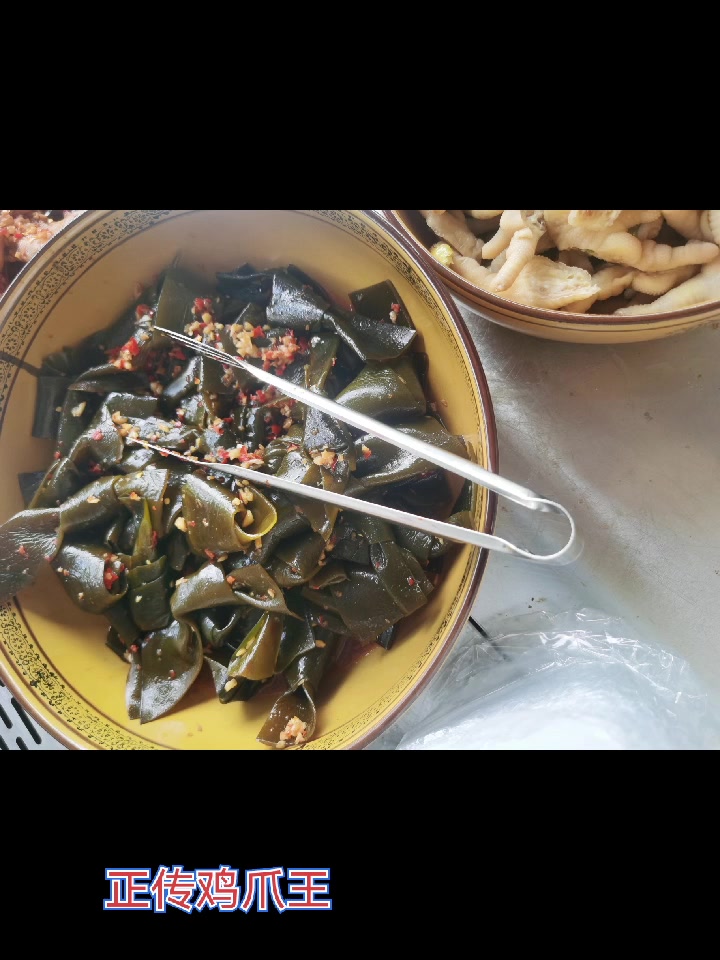 正传鸡爪王,即可做为茶余饭后的休闲零食,也可做为上席菜品。
