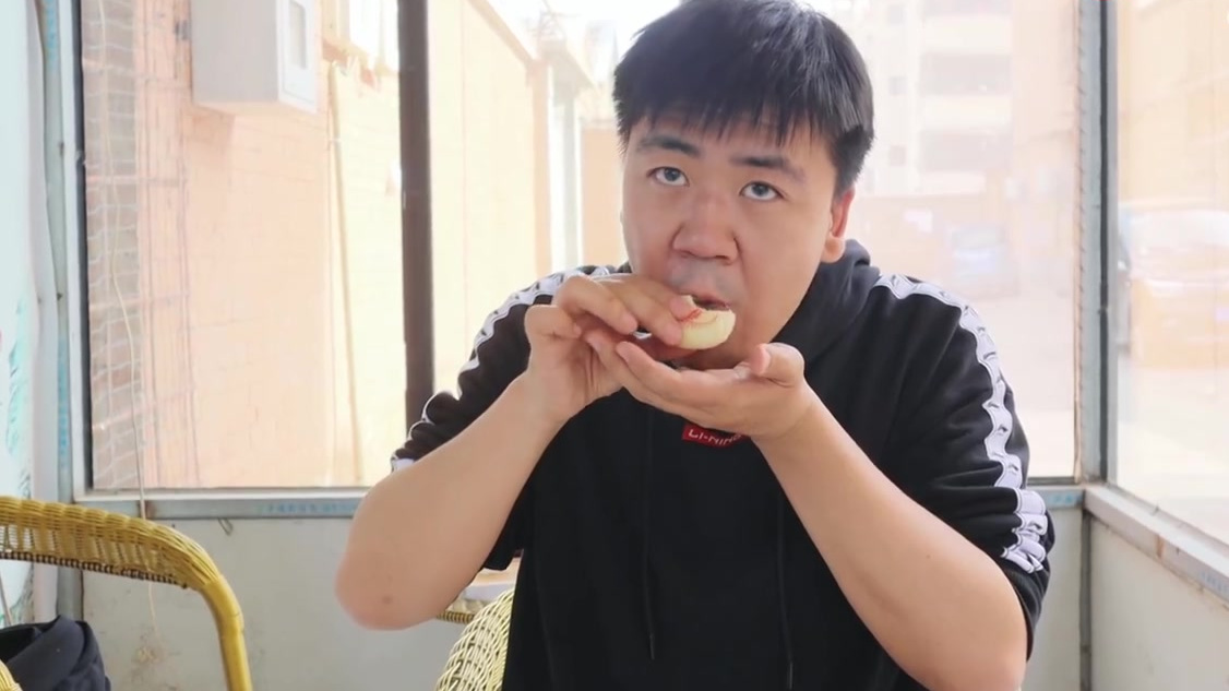  【天津非遗美食绿豆潮糕】卢记永兴德绿豆潮糕,已传承到第五代。清道光年间,卢万祥随师傅来到