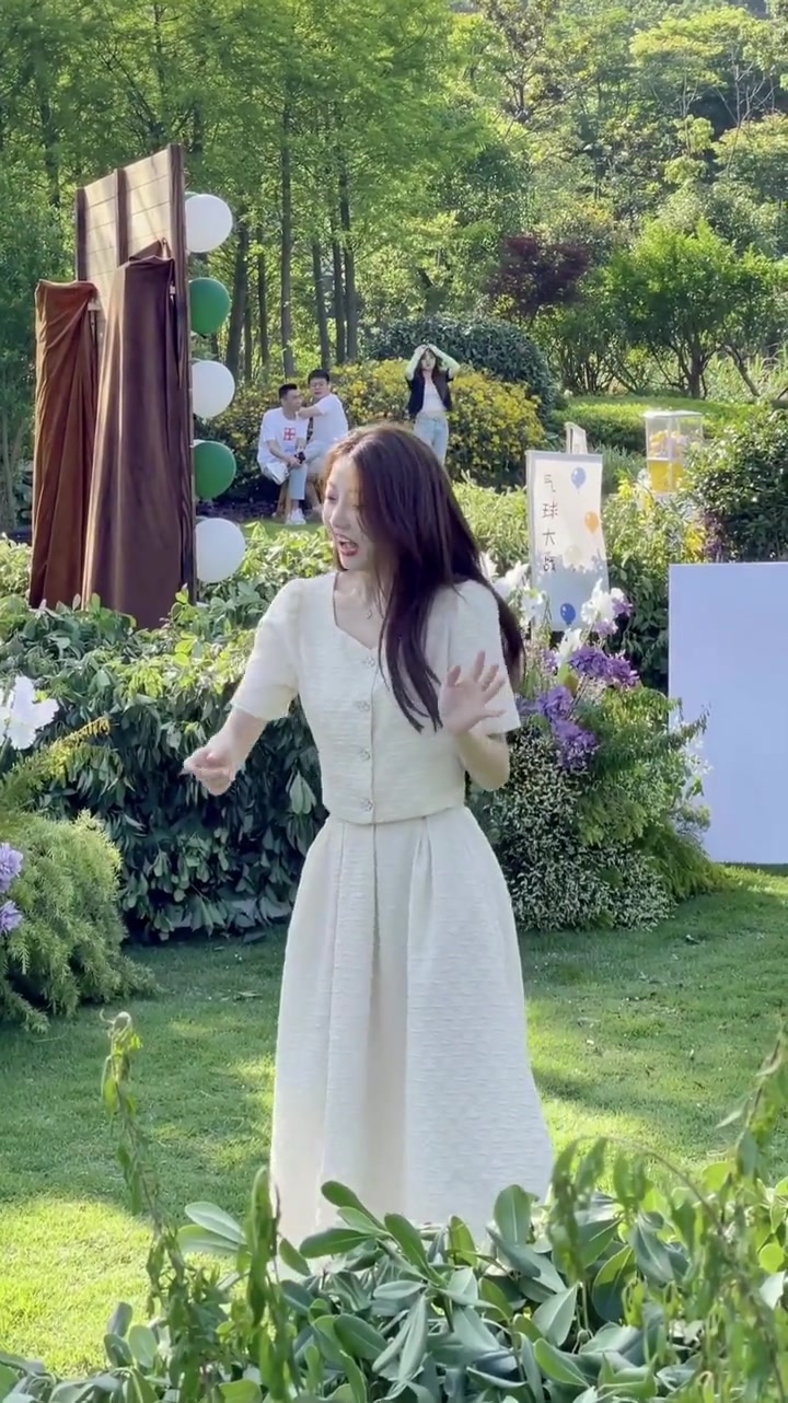 开心的像个孩子,笑的像个傻子,生活不止眼前的柴米油盐