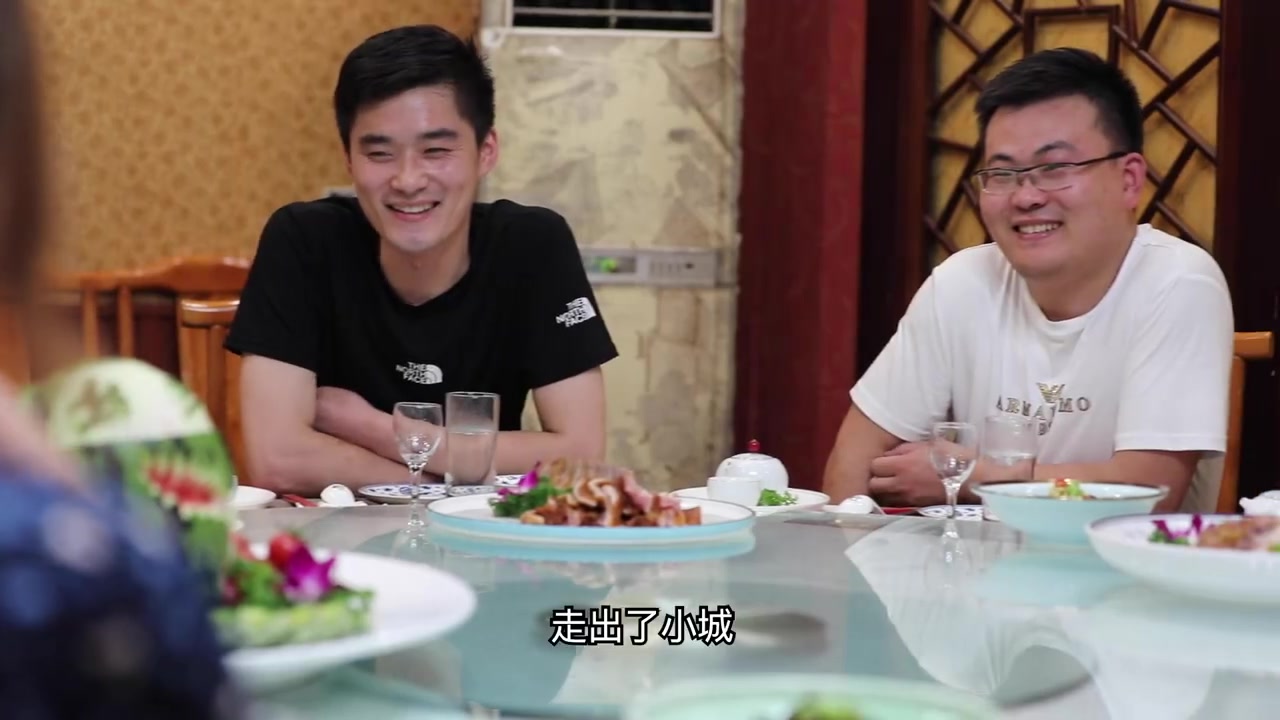 【山东诸城非遗烧肉师一年烧16000颗猪头 两千年老字号美食受热捧】诸城烧肉有两千多年历史