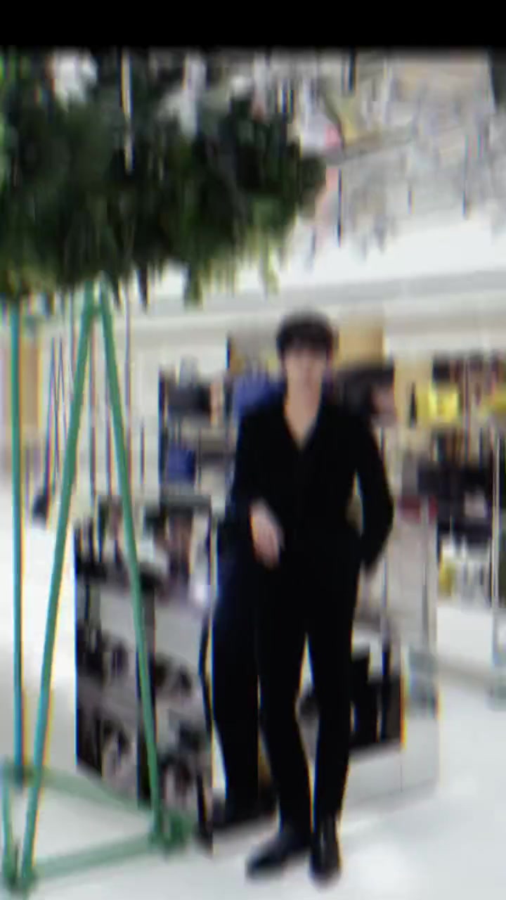 吴磊,这身材比例真的绝!行走的衣服架子!