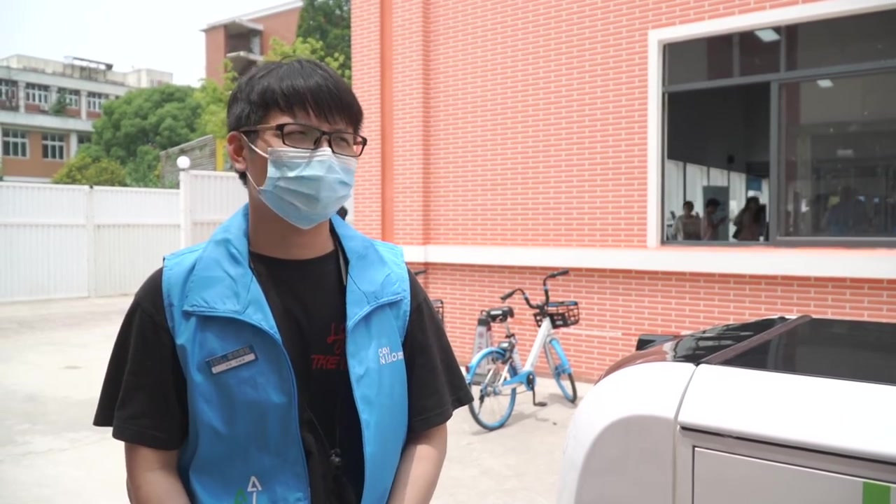 【全国60所高校启用无人车送快递,充一次电能跑一整天】#618#购物节临近尾声,全国各大高
